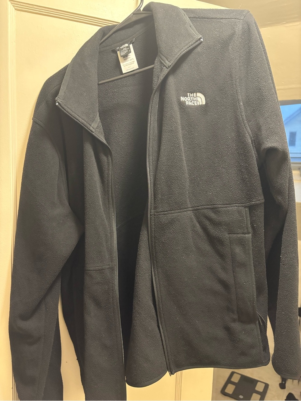 The North Face Men’s Black Lightweight Fleece Jacket